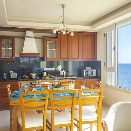 Imagine You And Your Family Renting This Perfect Holiday Apartment Minutes From The Beach, Larnaca Apartment 1390 *