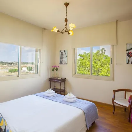 Imagine You And Your Family Renting This Perfect Holiday Apartment Minutes From The Beach, Larnaca Apartment 1390 Larnaca