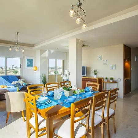 Imagine You And Your Family Renting This Perfect Holiday Apartment Minutes From The Beach, Larnaca Apartment 1390 فيلة